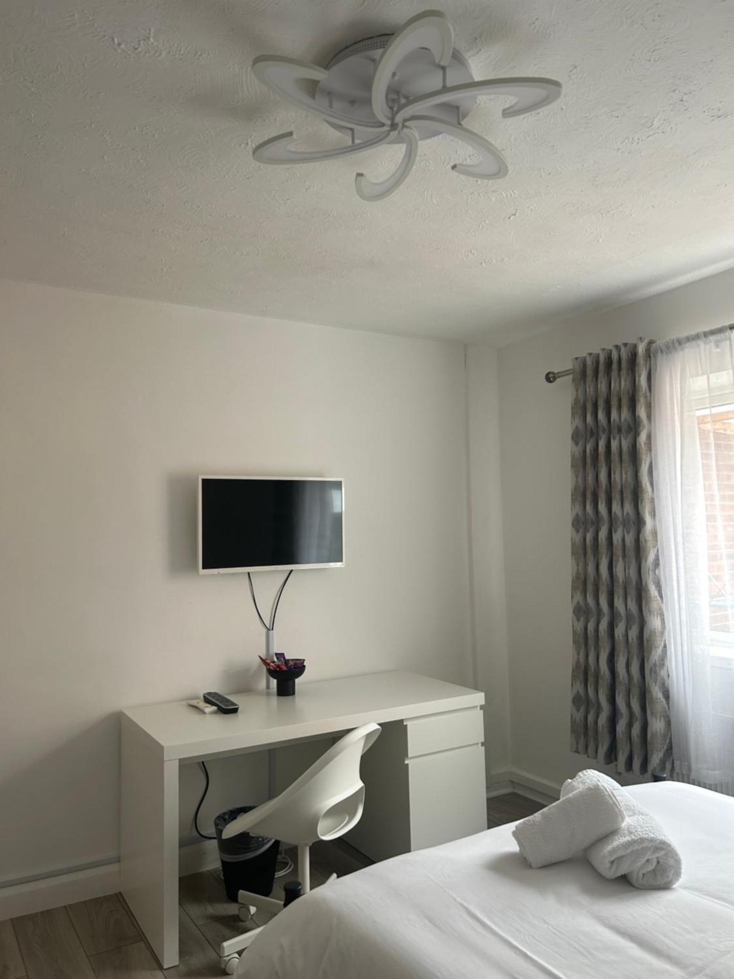 No6 Overnight Stays Free Onsite Parking Hindlip Esterno foto