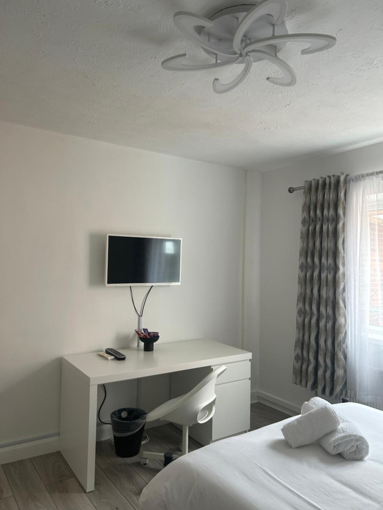 No6 Overnight Stays Free Onsite Parking Hindlip Esterno foto
