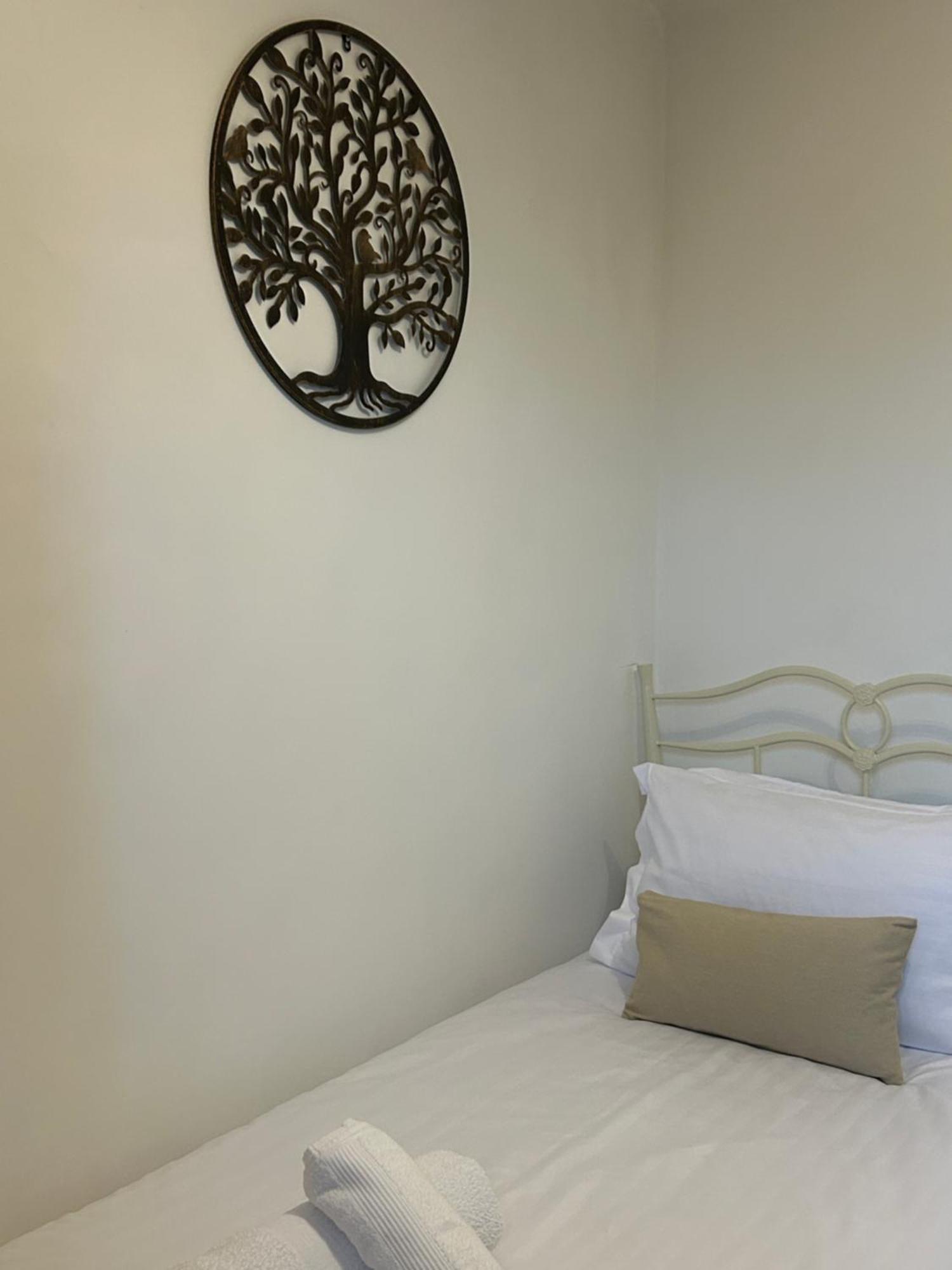 No6 Overnight Stays Free Onsite Parking Hindlip Esterno foto