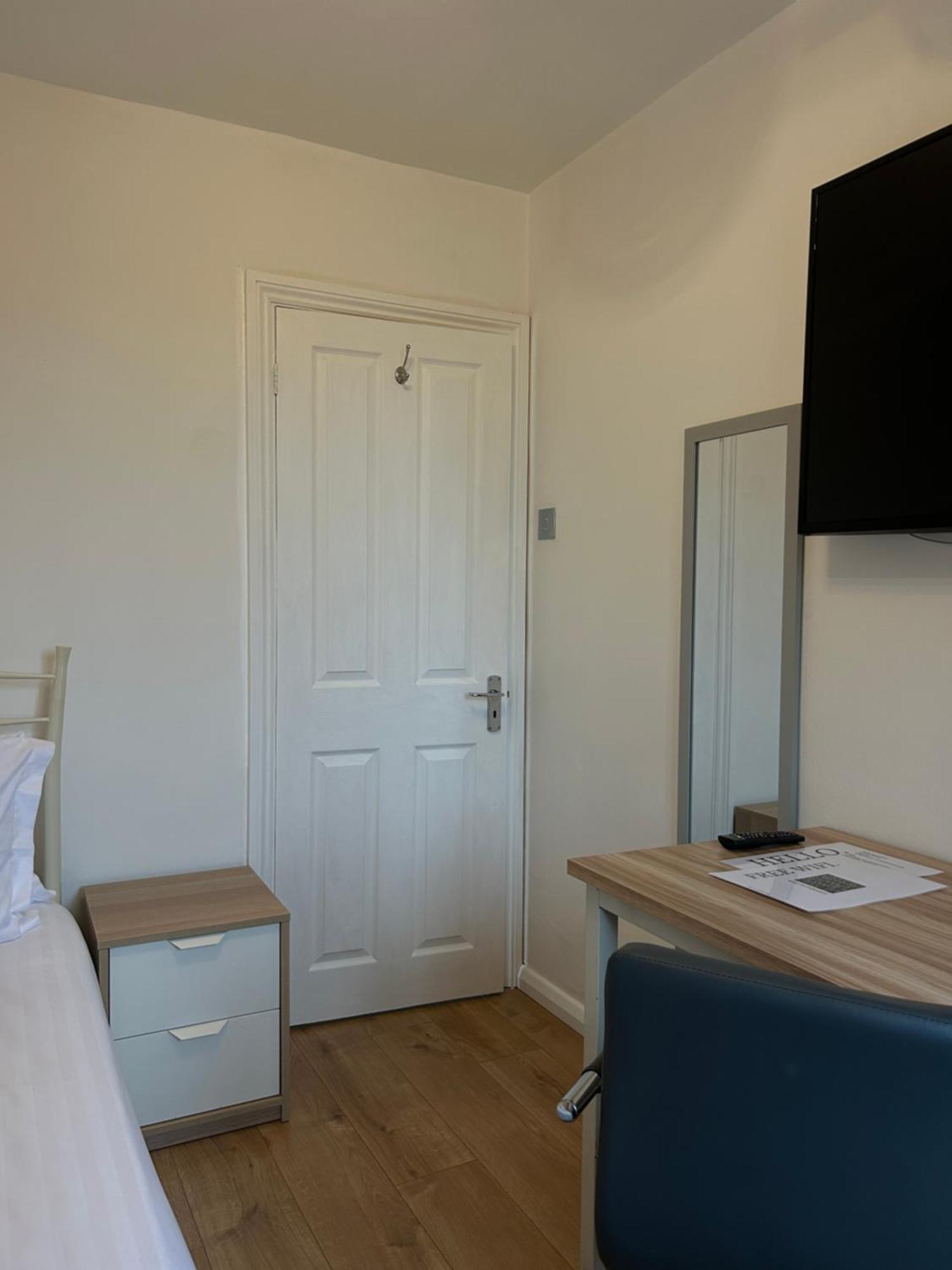 No6 Overnight Stays Free Onsite Parking Hindlip Esterno foto