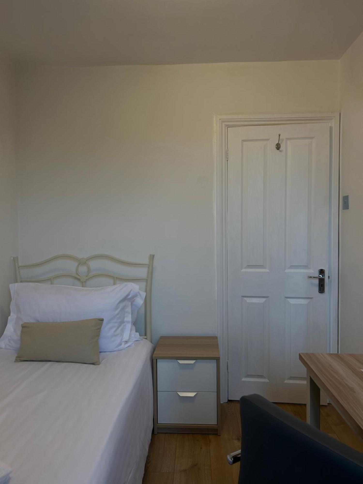 No6 Overnight Stays Free Onsite Parking Hindlip Esterno foto